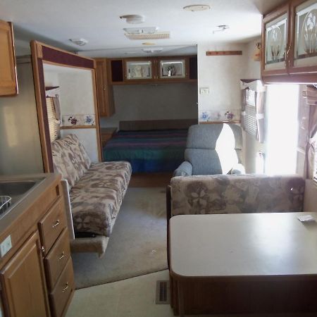 A Comfortable Place To Rest Or Play At Fort Myers Beach Rv Resort Dış mekan fotoğraf