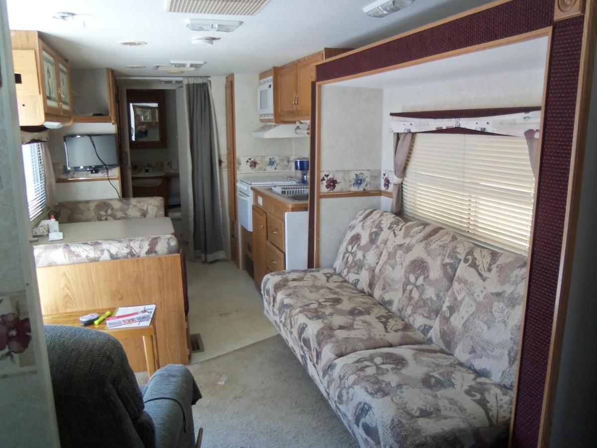 A Comfortable Place To Rest Or Play At Fort Myers Beach Rv Resort Dış mekan fotoğraf